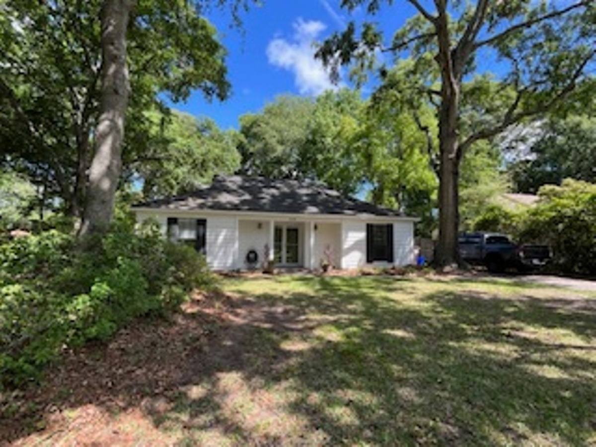 House for rent at 1810 Walsingham Way, Charleston, SC 29412