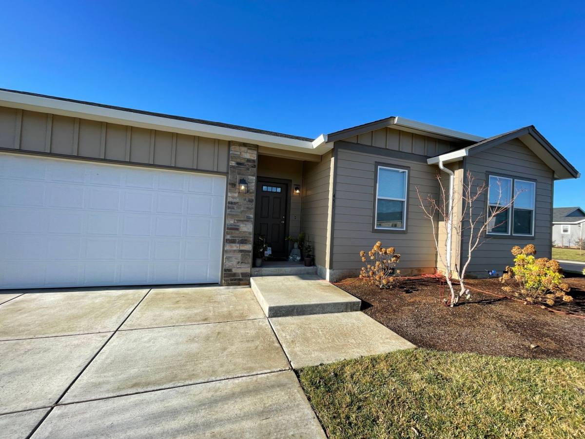 Apartment for rent at 804 SE Pinto St, Sublimity, OR 97385