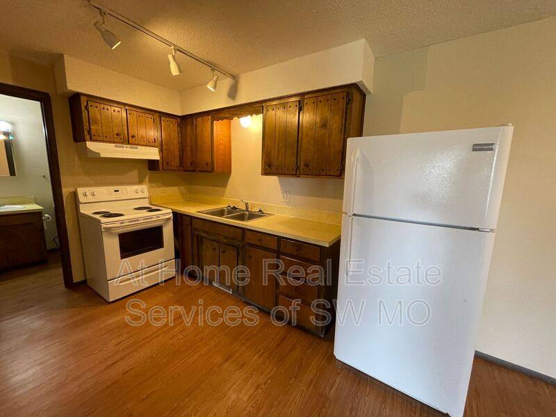 3339 E Southern Hills Blvd #B, Springfield, MO 65804