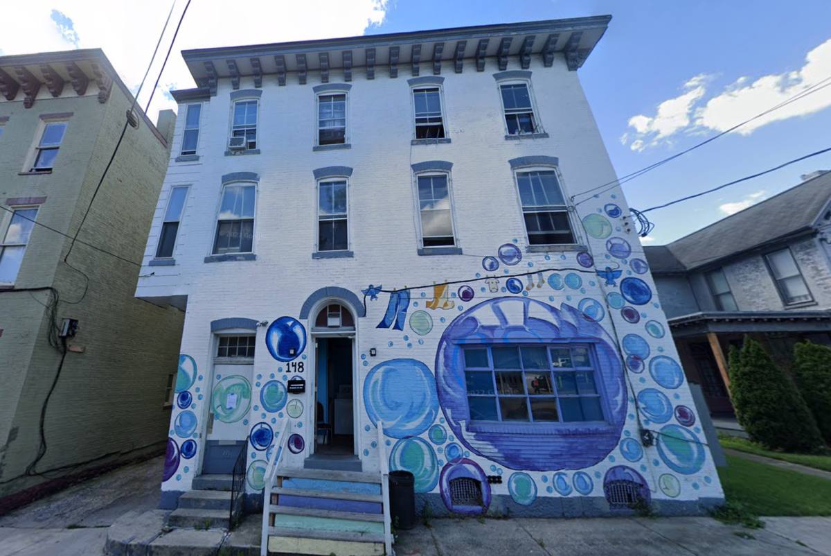 Apartment for rent at 146 Lincoln Way W, Chambersburg, PA 17201