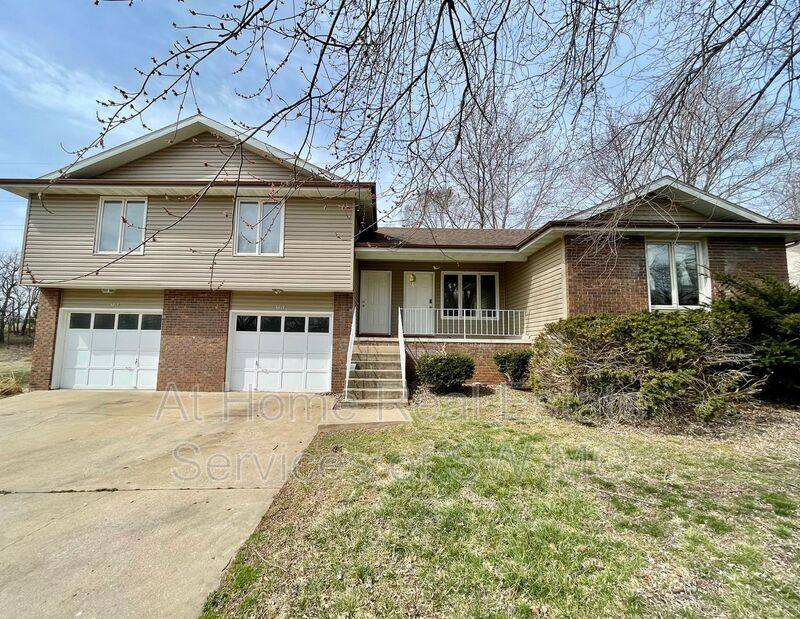 Apartment for rent at 4813 S Glenn Ave, Springfield, MO 65810