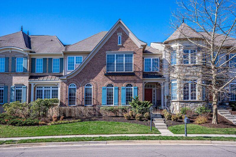 Townhouse for rent at 24897 Pinebrook Rd, Chantilly, VA 20152