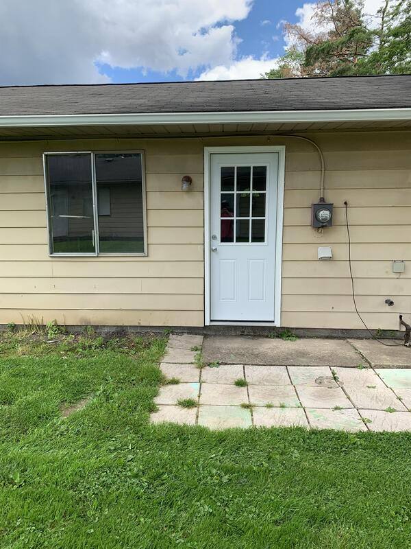 Apartment for rent at 162 Bernower Ave SW, Massillon, OH 44646
