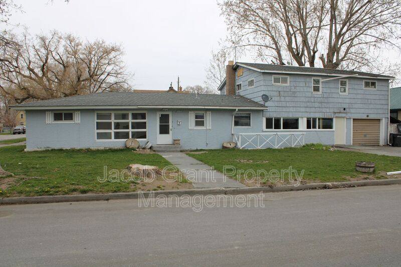 House for rent at 1310 Lake Ave, Idaho Falls, ID 83402