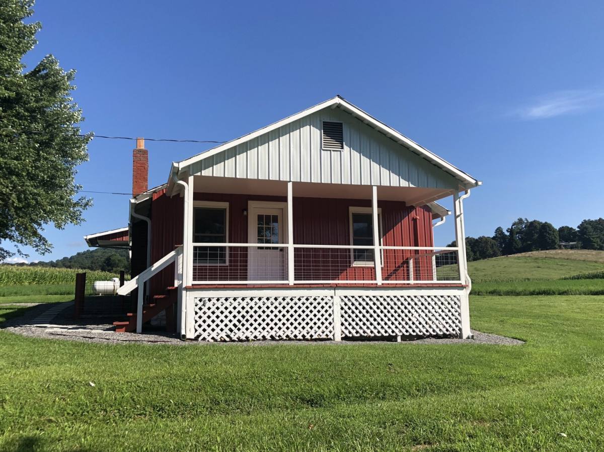 House for rent at 83 Morgan Branch Rd, Leicester, NC 28748