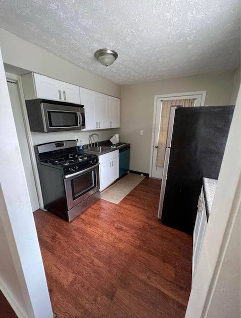 Apartment for rent at 1517 Washington St, Charleston, WV 25301