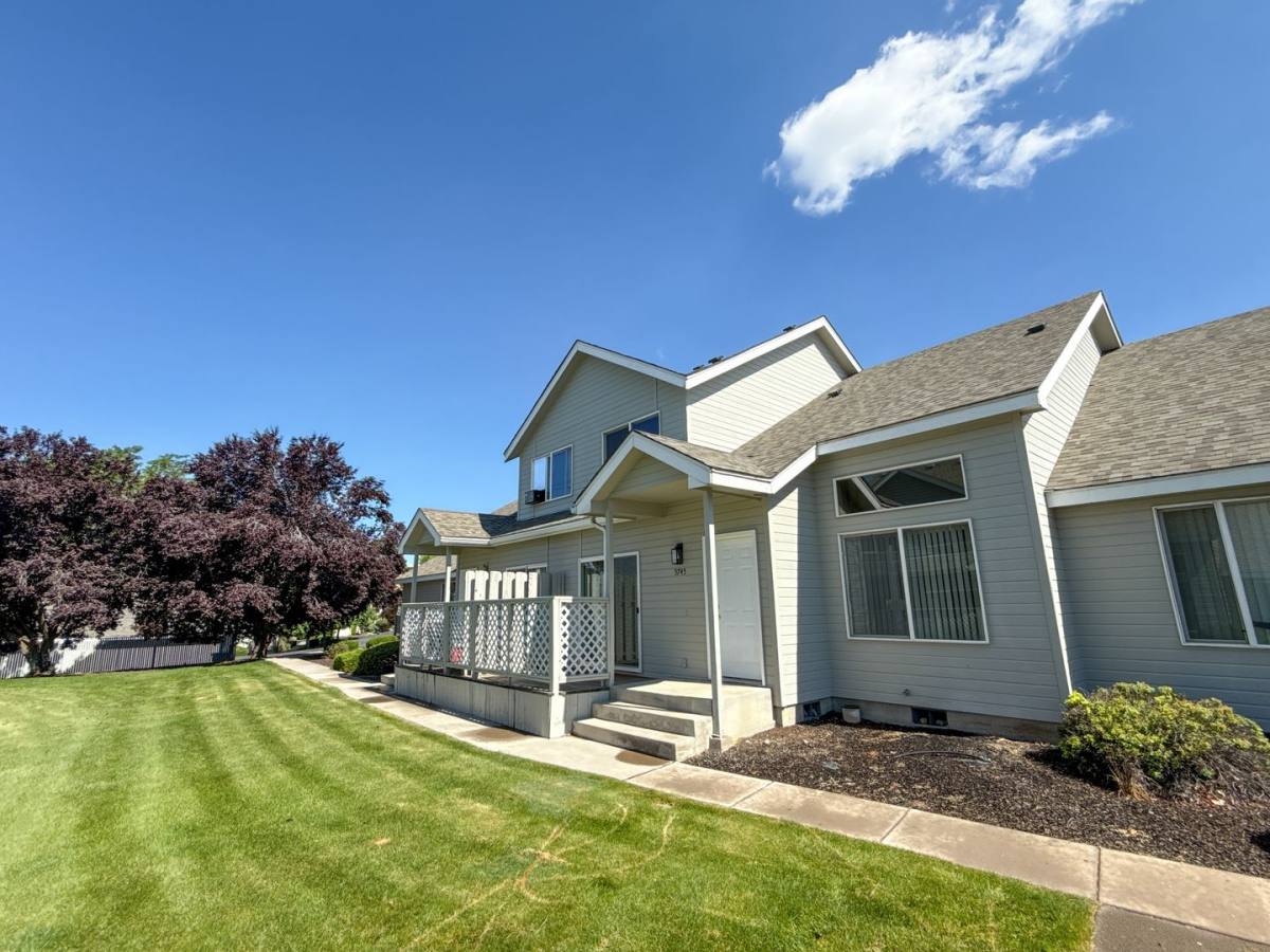 Apartment for rent at 5743-5745-5747-5749 Glenridge Way, Klamath Falls, OR 97603
