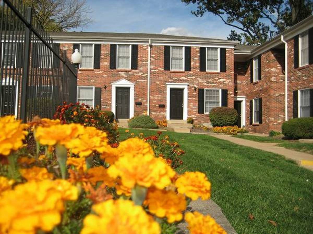 Townhouse for rent at 1090-1108 N Hanley, 7461-98 Ahern, Saint Louis, MO 63130