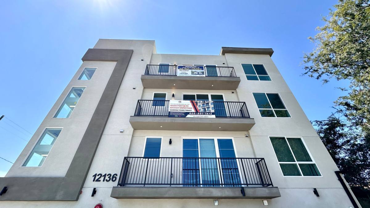 Apartment for rent at 12136 Vanowen St, North Hollywood, CA 91605