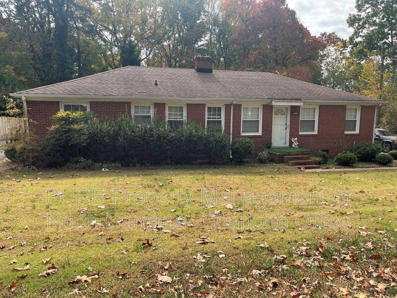 Apartment for rent at 5737 Oak Dr, Charlotte, NC 28216