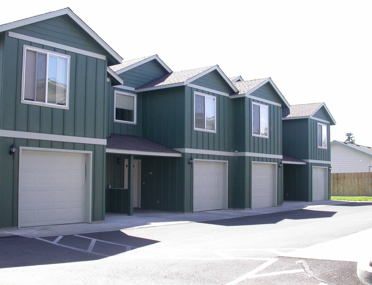 Townhouse for rent at 1930-1966 SW Reindeer Ave, Redmond, OR 97756