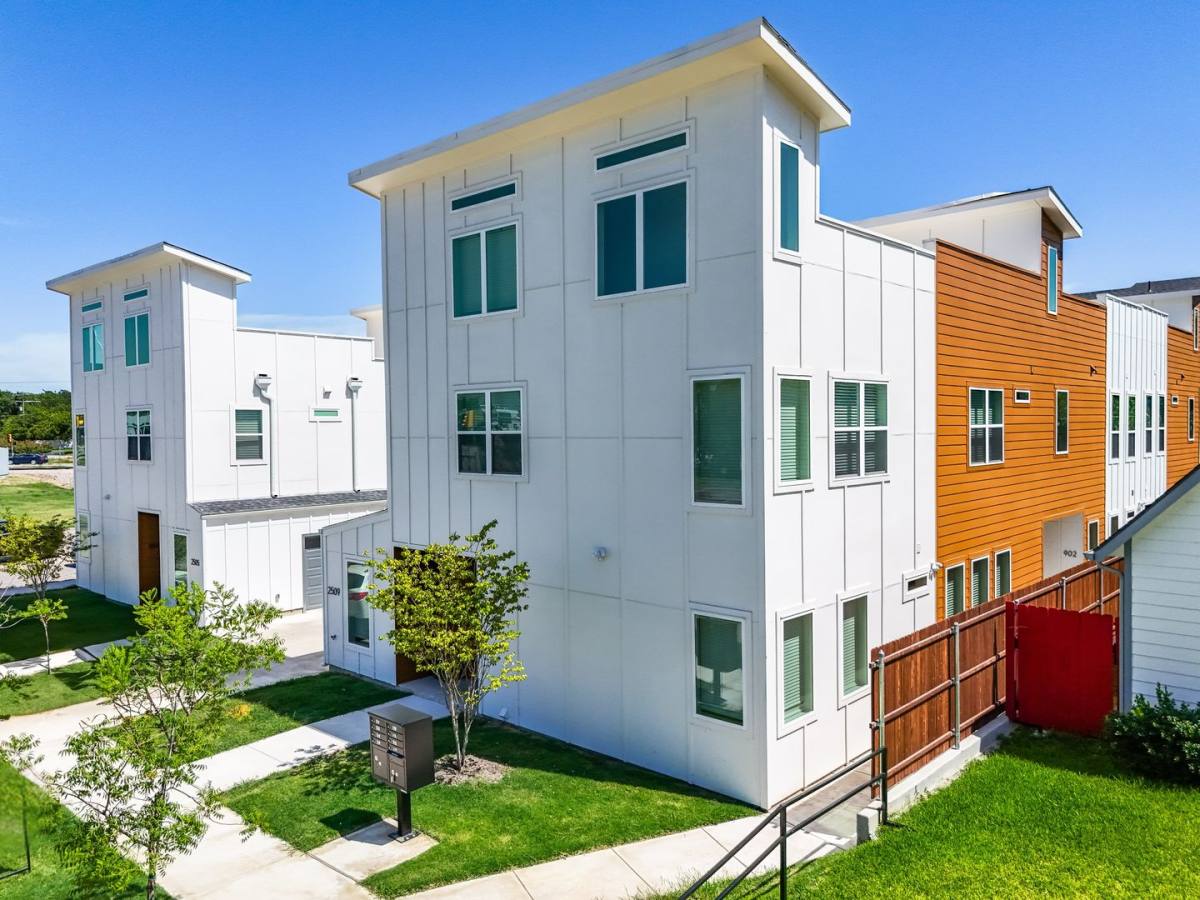 Apartment for rent at 2509 Benbrook Blvd, Fort Worth, TX 76109