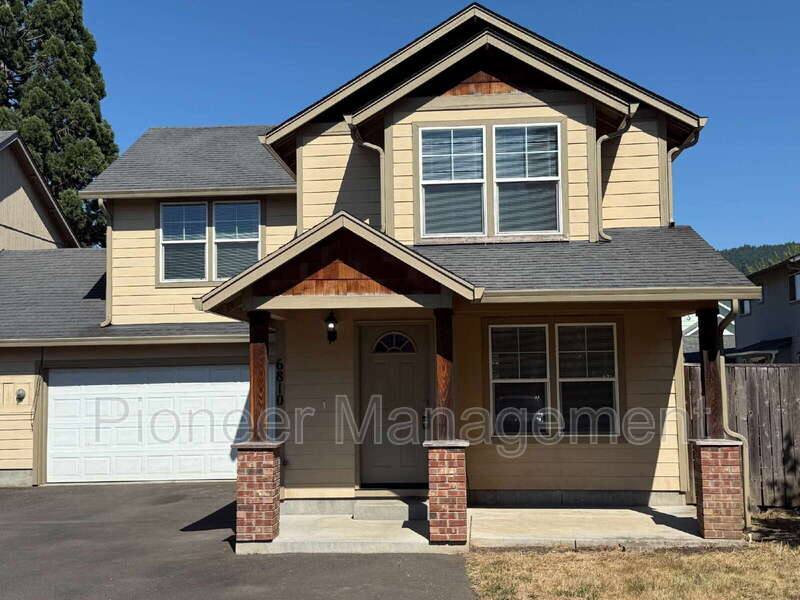 Townhouse for rent at 6810 Aster St, Springfield, OR 97478