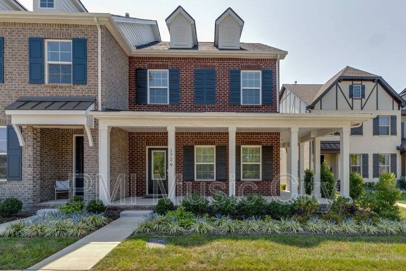 Townhouse for rent at 1729 Old Drakes Creek Rd, Hendersonville, TN 37075