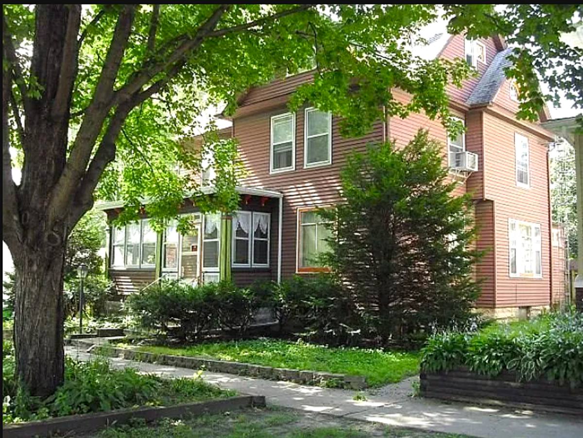 Apartment for rent at 314 Locust St, Waterloo, IA 50701