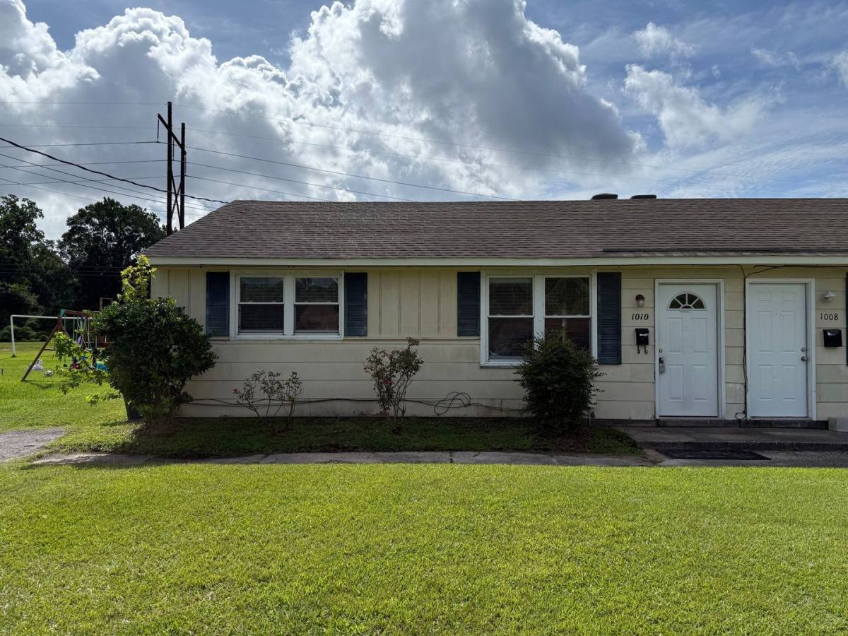 1010 Davis St, Jacksonville, NC 28540