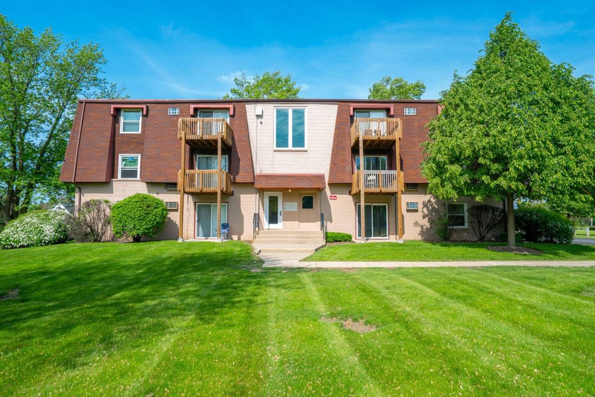 Apartment for rent at 1 E Bradford Rd, Joliet, IL 60433