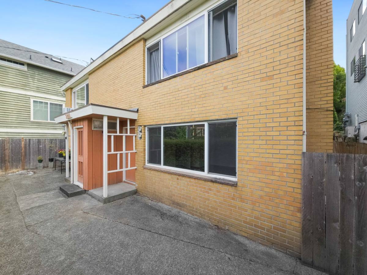 Apartment for rent at 2020 Eastlake Ave E #2, Seattle, WA 98102