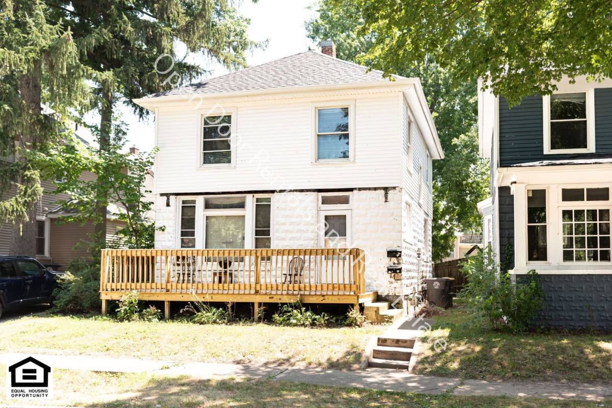 Apartment for rent at 1111 Maple Ave, Fort Wayne, IN 46807