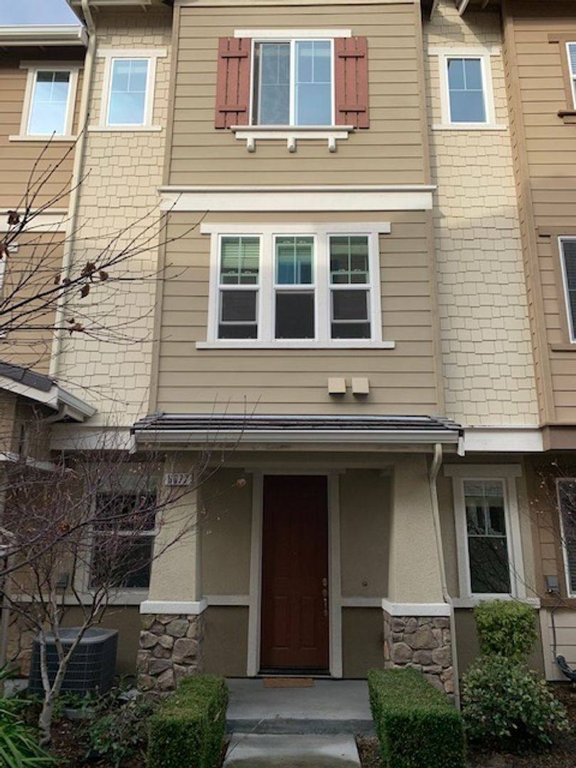 Townhouse for rent at 6677 S Mariposa Lane, Dublin, CA 94568