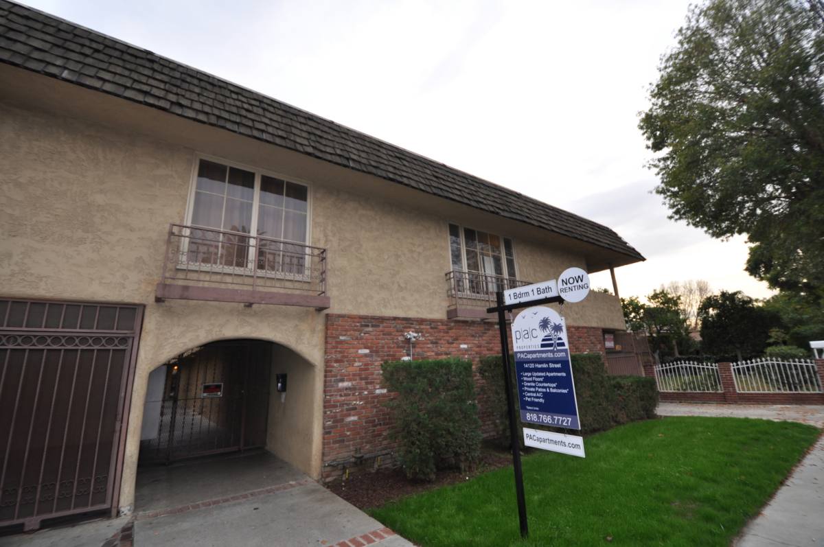 Apartment for rent at 14120 Hamlin St, Van Nuys, CA 91401