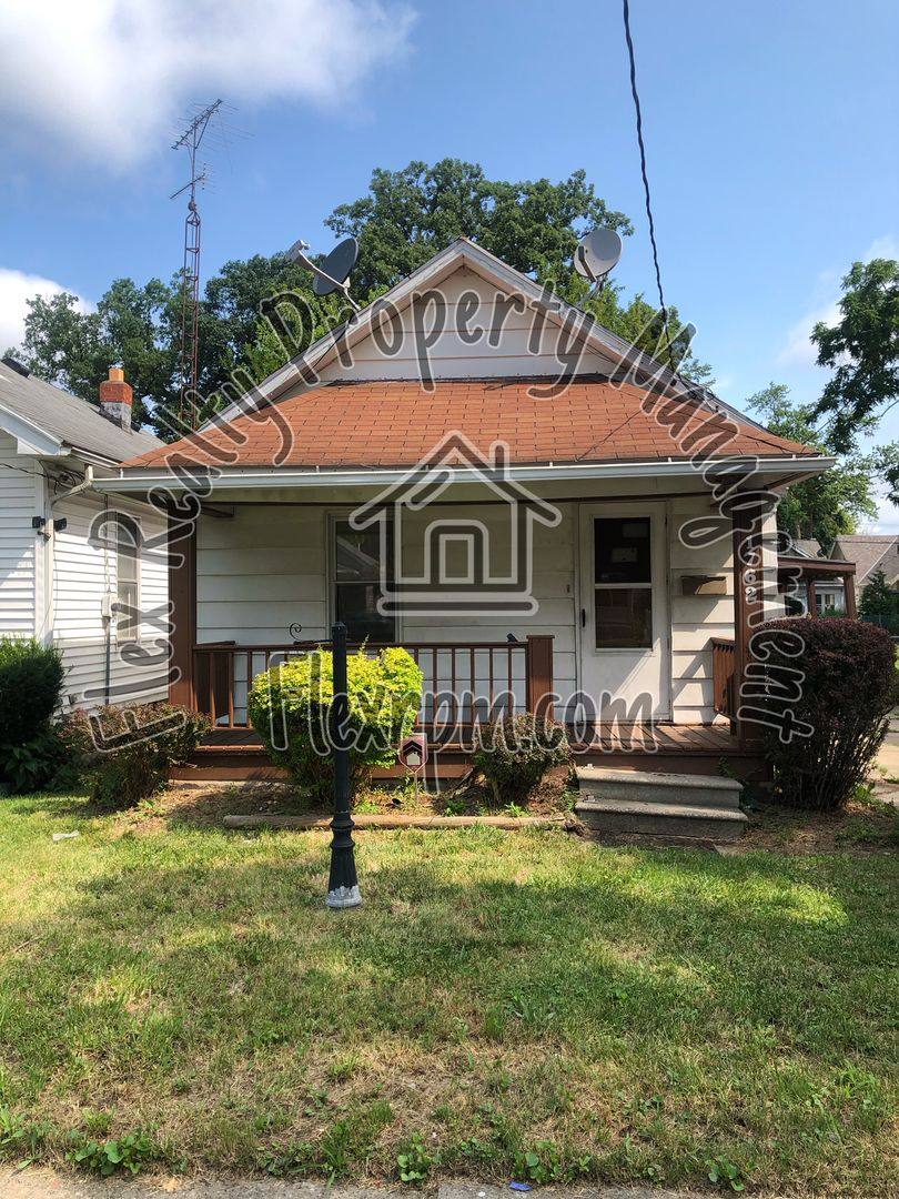 House for rent at 1762 Georgia Ave, Toledo, OH 43613