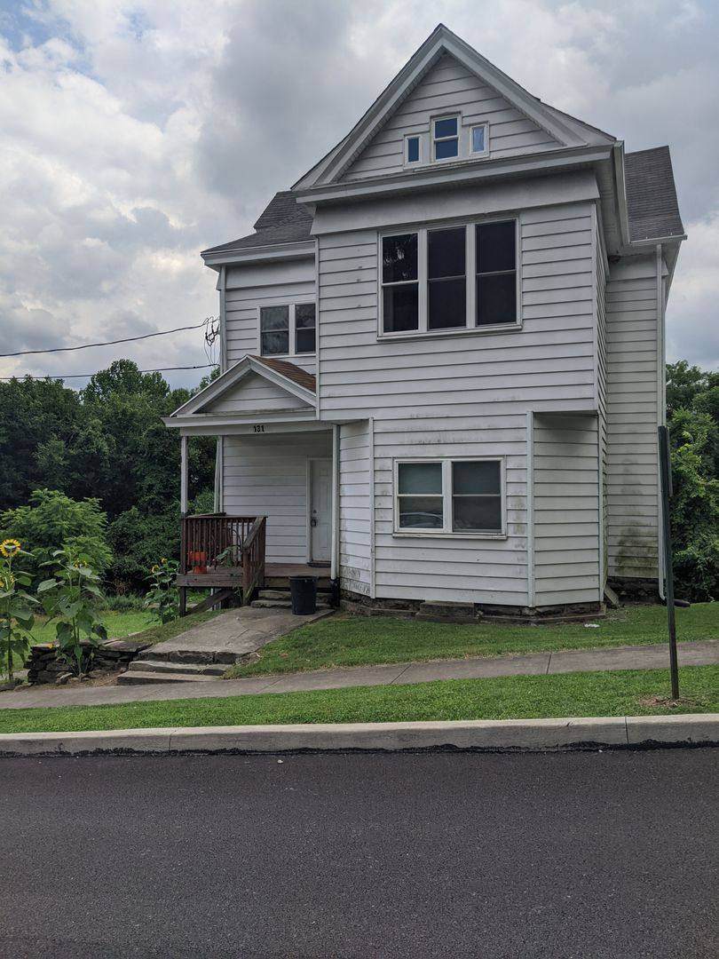 131 Spring St, California, PA 15419