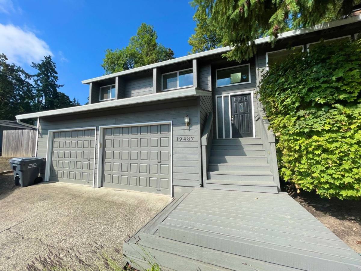 House for rent at 19487 Wilderness Dr, West Linn, OR 97068