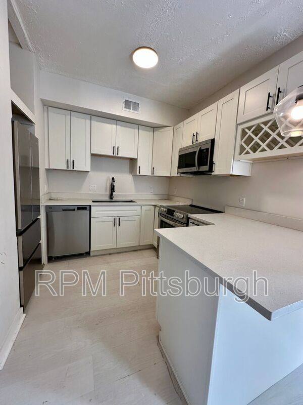 Apartment for rent at 2121 Milligan Ave, Pittsburgh, PA 15218