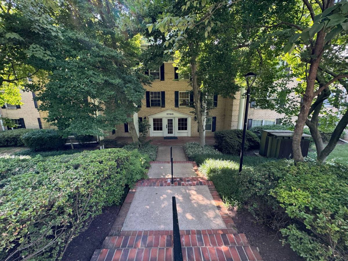 Condo for rent at 7700 Tremayne Place, McLean, VA 22102