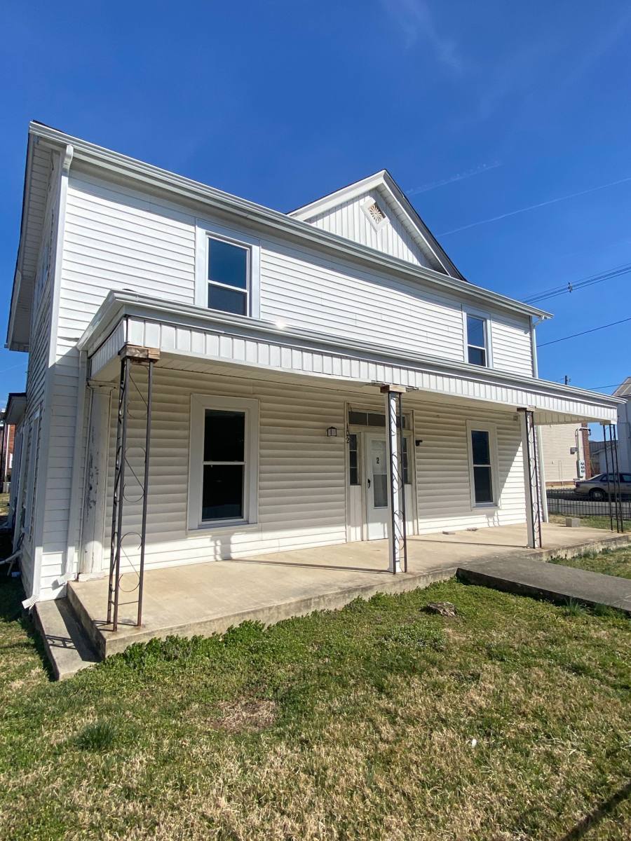 Apartment for rent at 102 Academy St, Salem, VA 24153