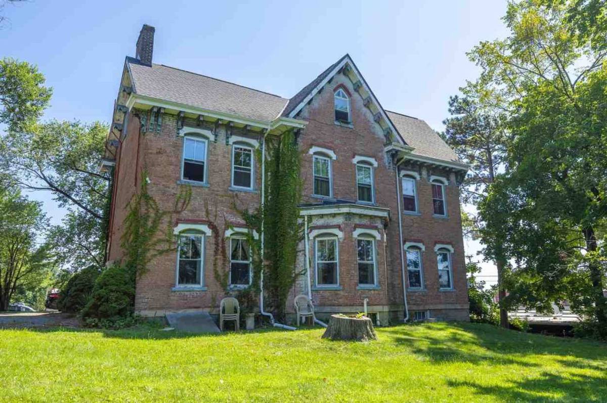 Apartment for rent at 991 Leon Rd, Pittsburgh, PA 15220