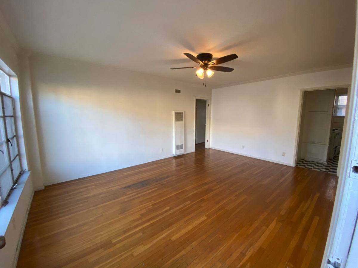 Apartment for rent at 5880 W 8th St, Los Angeles, CA 90036