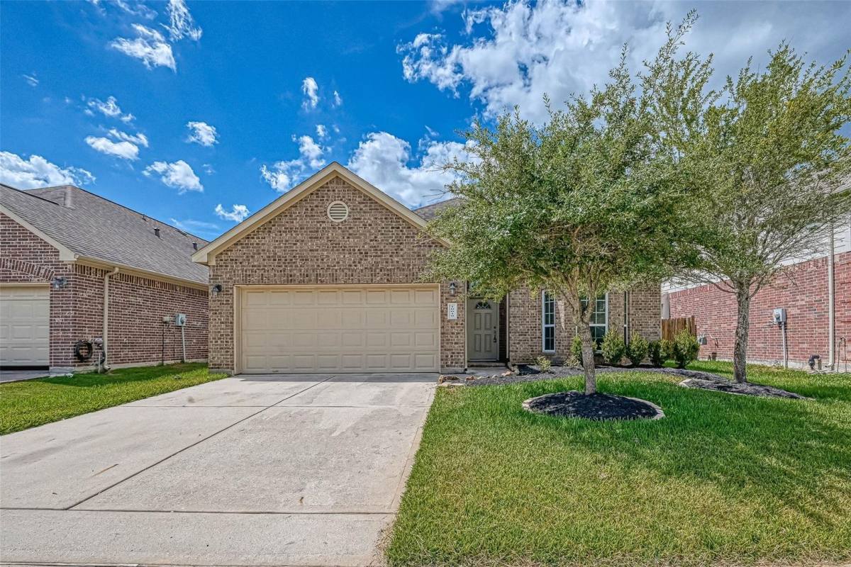 House for rent at 10019 Taylor Springs Lane, Tomball, TX 77375