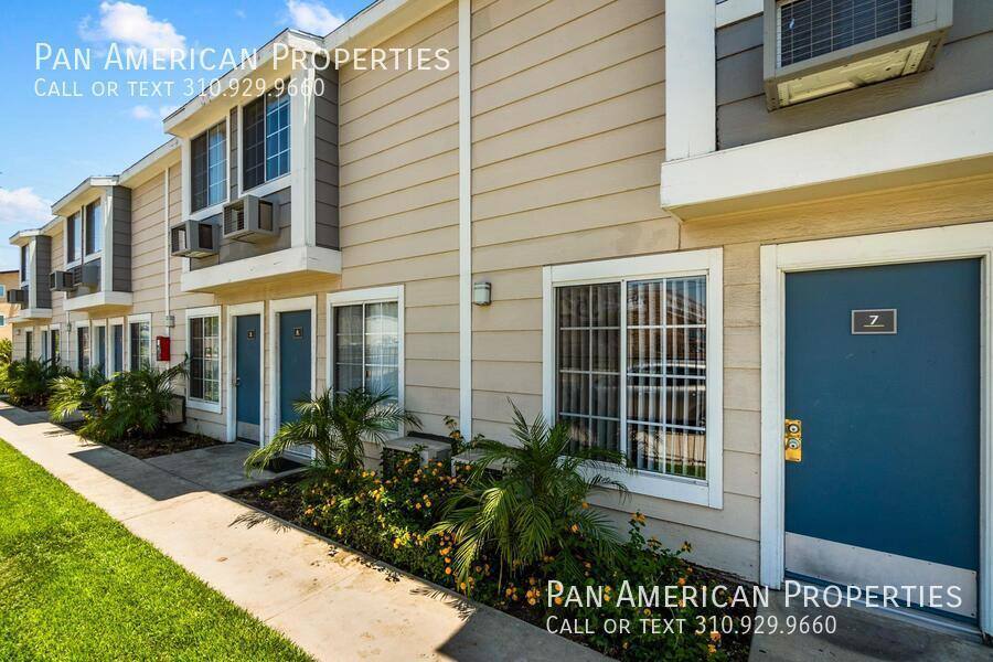 Townhouse for rent at 15716 Saticoy St, Van Nuys, CA 91406