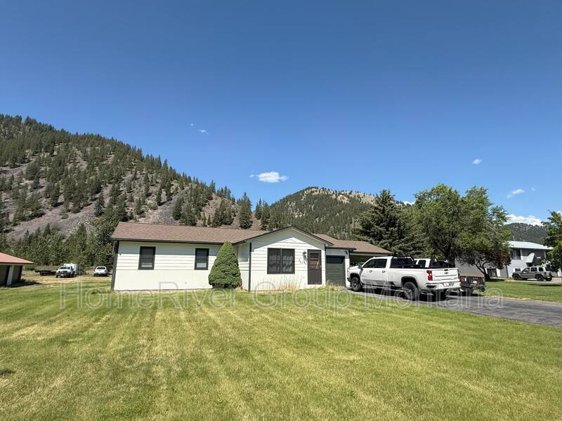 House for rent at 18530 E Mullan Rd, Clinton, MT 59825