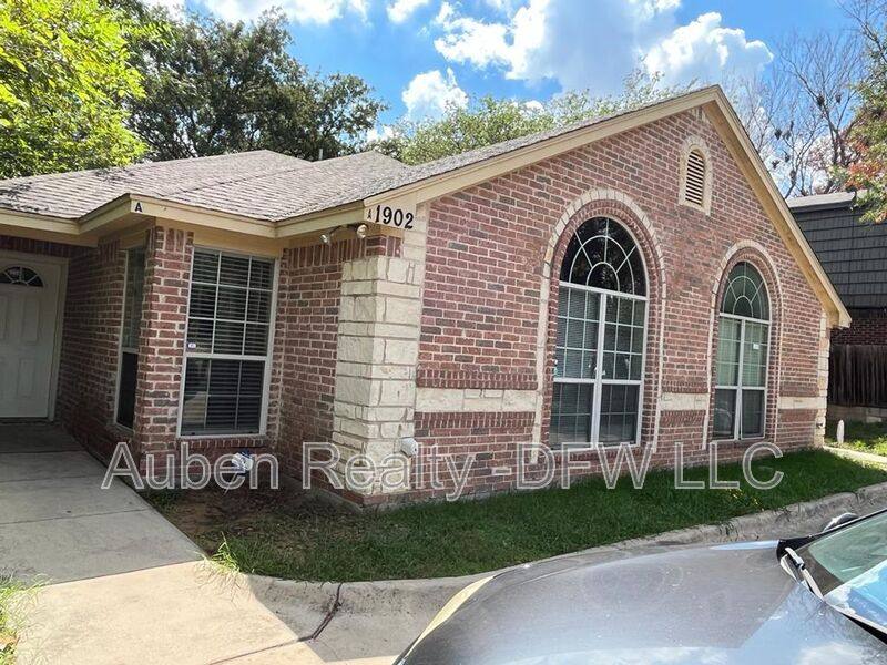 Apartment for rent at 1902 W Sanford St #A, Arlington, TX 76012