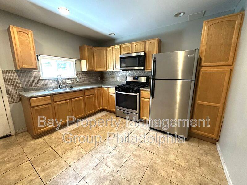 Townhouse for rent at 1351 S Corlies St, Philadelphia, PA 19146