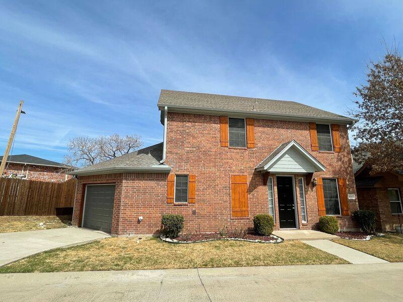 House for rent at 4905 Ridglea Hills Court, Fort Worth, TX 76116