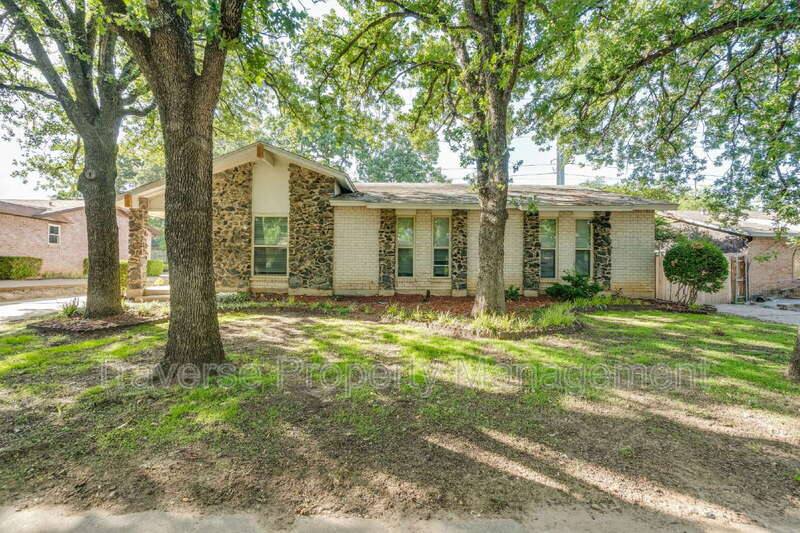 House for rent at 2909 White Oak Lane, Bedford, TX 76021