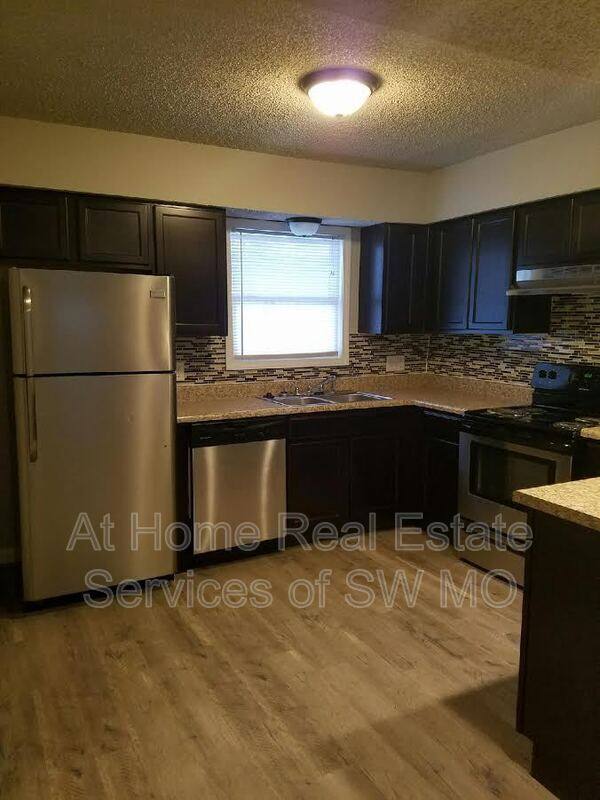 Apartment for rent at 930 S Campbell - P25 #PLAZA 25, Springfield, MO 65806