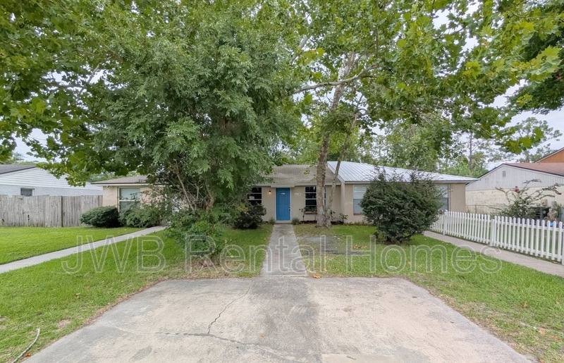 Townhouse for rent at 2630 B Gifford Ave, Orange Park, FL 32065