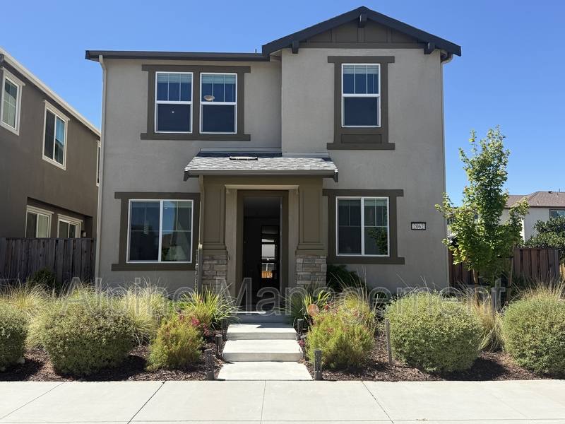 Townhouse for rent at 2062 Cottonwood St, Pittsburg, CA 94565