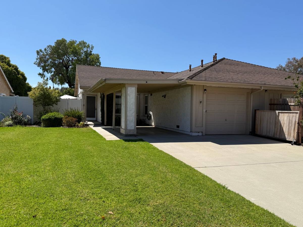 19 Abrazo Dr, Camarillo, CA 93012