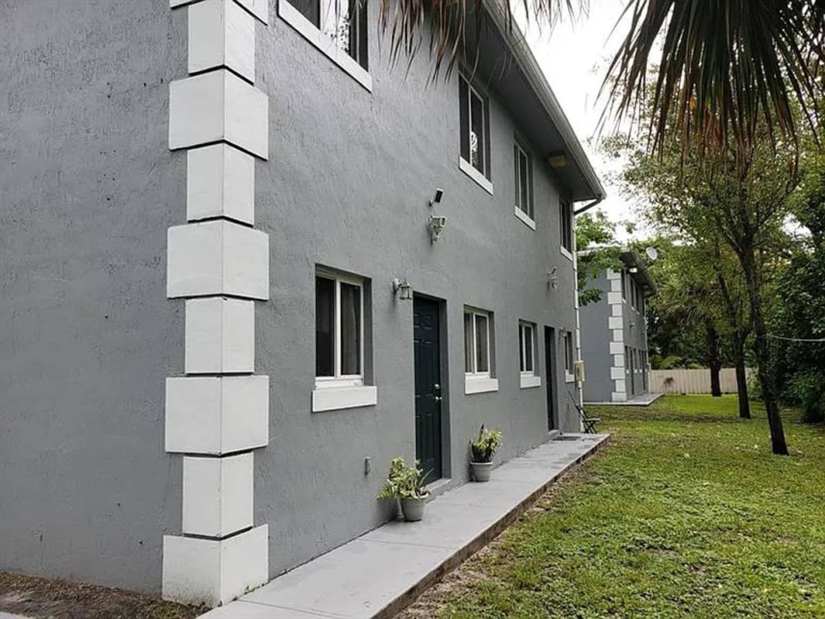 Apartment for rent at 14040 NE 2nd Ave, Miami, FL 33161