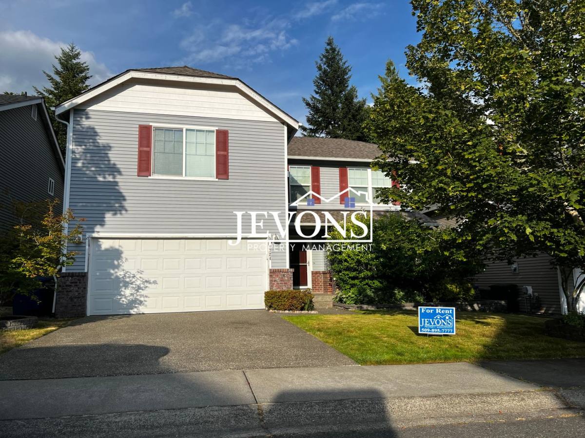 House for rent at 1724 251st Place SE, Sammamish, WA 98075