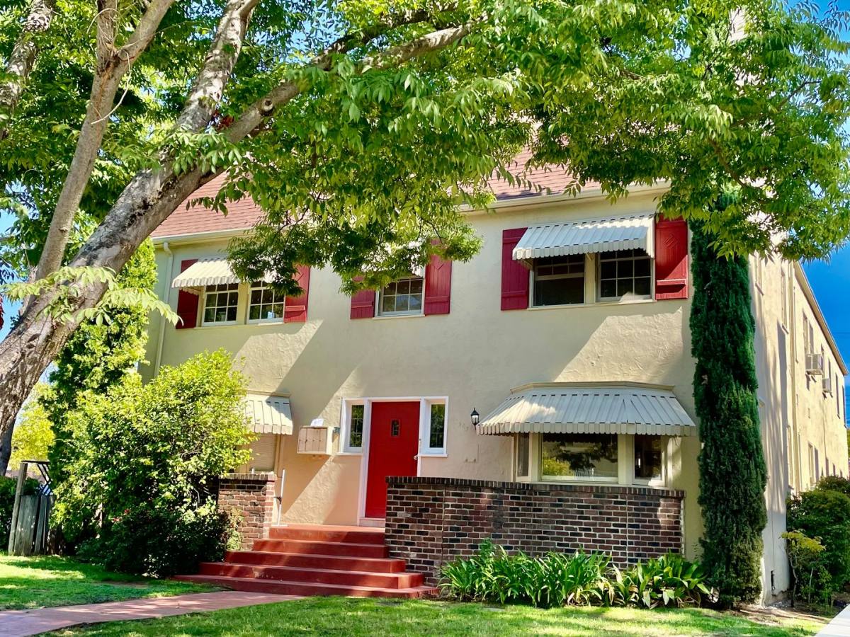 Apartment for rent at 1045 38th St, Sacramento, CA 95816
