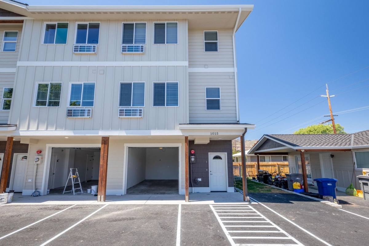 Townhouse for rent at 1013 & 1015 Fifth St, Wenatchee, WA 98801