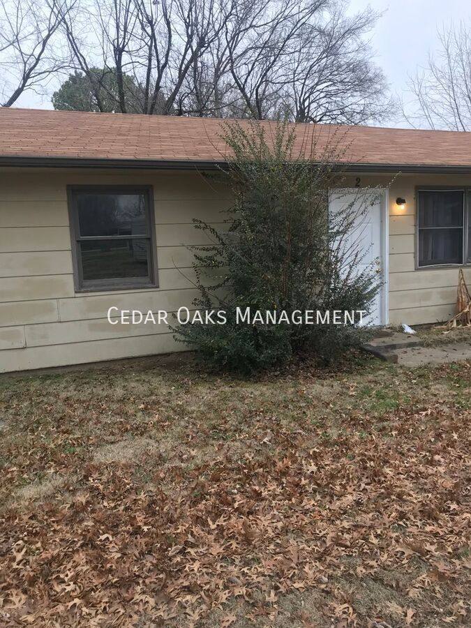 321 S Neal St #4, Prairie Grove, AR 72753