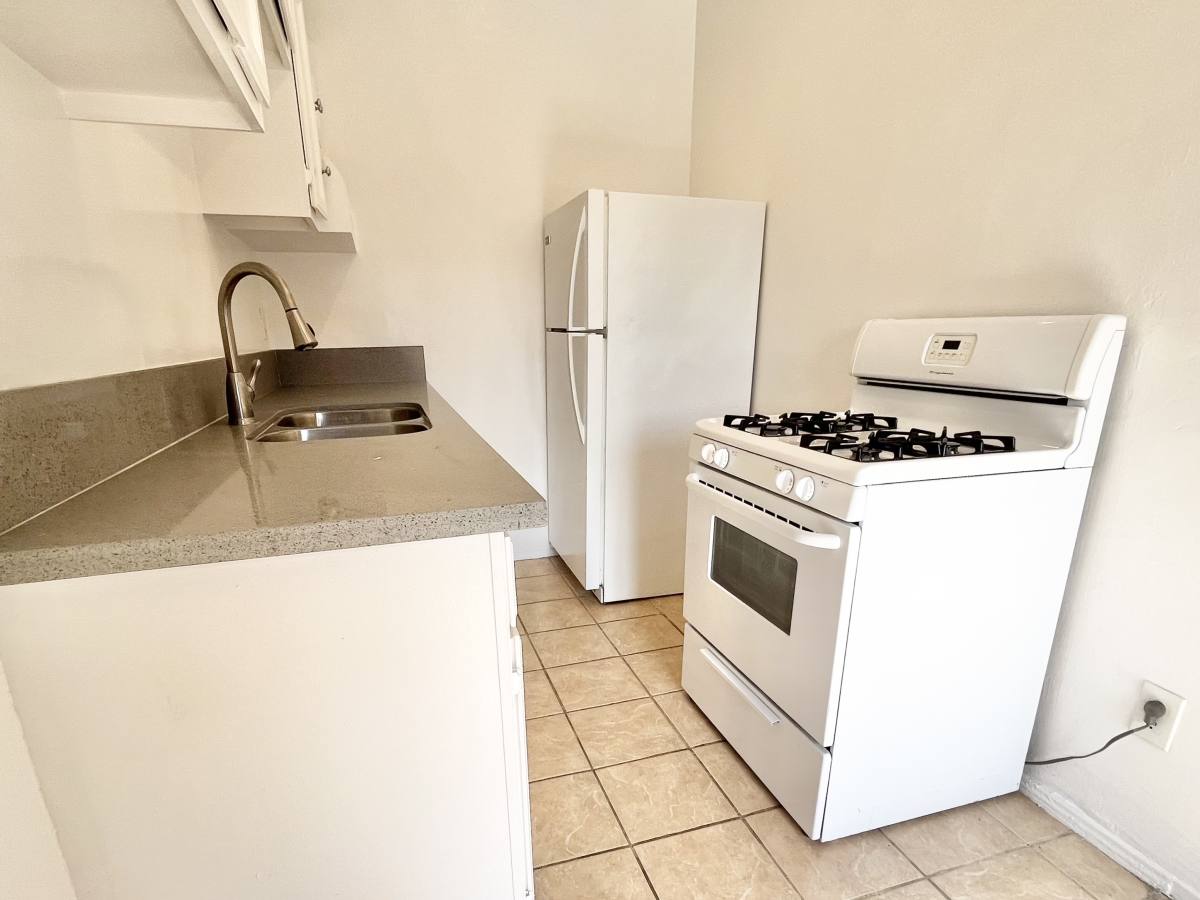 Apartment for rent at 1405 S Berendo St #202, Los Angeles, CA 90006
